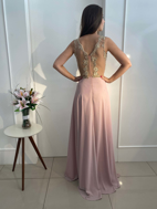 Imagem de vestido rose com fenda