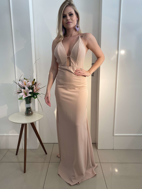 Imagem de vestido nude com pregas