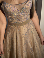 Imagem de Vestido dourado princesa