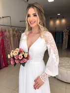 Imagem de Vestido branco longo com aplicações